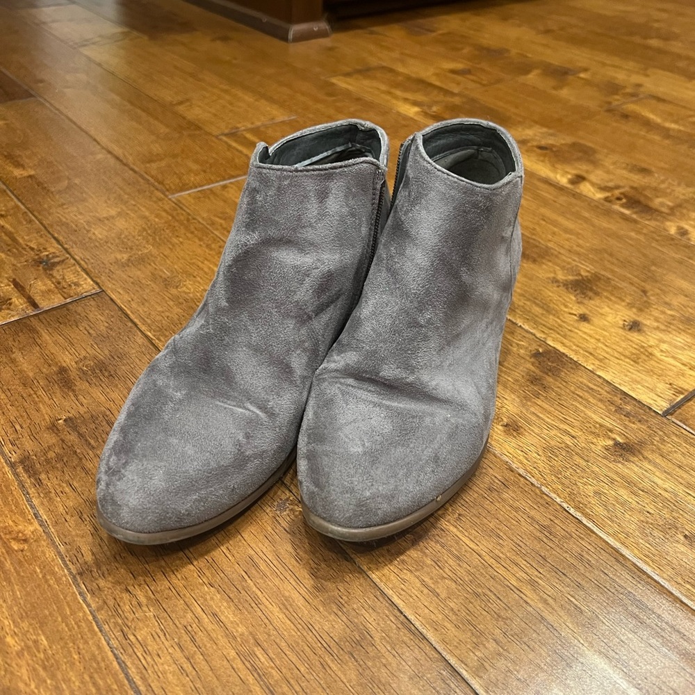 Women’s boots. Size 9.